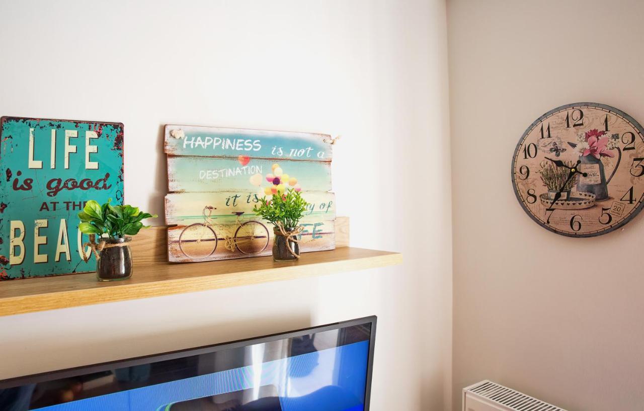Myrsini'S Apartment Néa Péramos Bagian luar foto